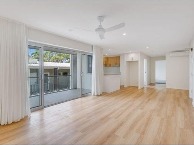 STYLISH TOP FLOOR APARTMENT