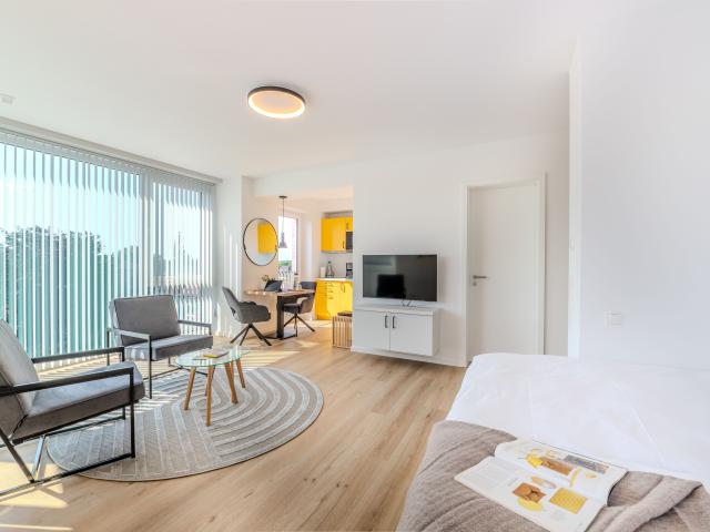 Stylish top floor apartment in central location