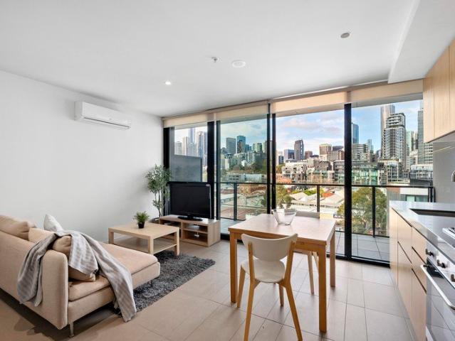 Stylish Top Floor Apartment in the Award Winning 'Illura'