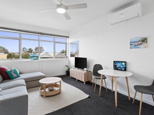 Stylish Top Floor Apartment in the Heart of Balaclava