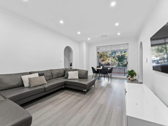 Stylish Top Floor Apartment in the Heart of Carlton