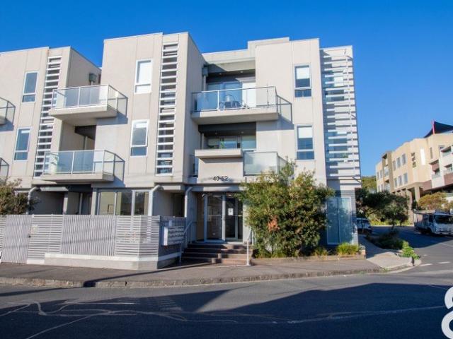 Stylish Top Floor Apartment with Huge Wrap Around Terrace