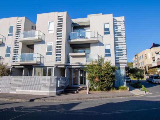 Stylish Top Floor Apartment with Huge Wrap Around Terrace