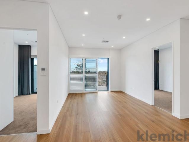 Stylish Top Floor Apartment with Stunning City Views