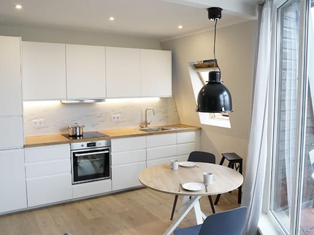 Stylish Top Floor Apartment with Sunny Terrace in Berlin, Berlin Amsterdam Apartments for Rent