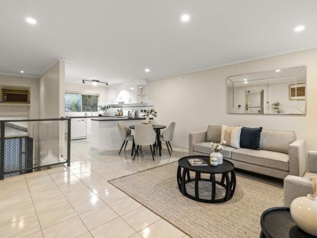 STYLISH TORRENS PARK LIVING READY FOR YOU TO MOVE STRAIGHT IN