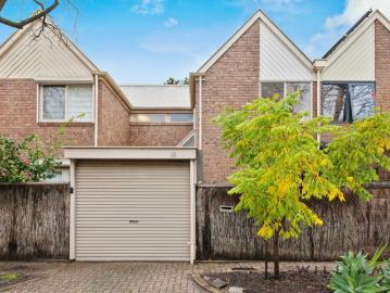 STYLISH TORRENS TITLED TOWNHOUSE IN VIBRANT EAST END LOCALE