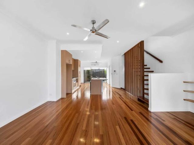 Stylish Townhome in a Boutique Hawthorne Complex