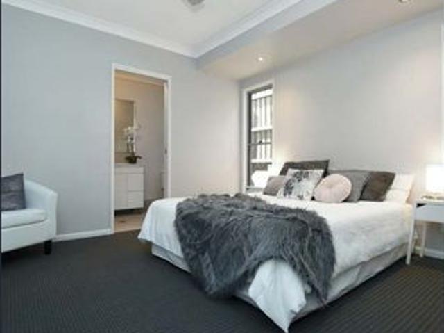 STYLISH TOWNHOUSE