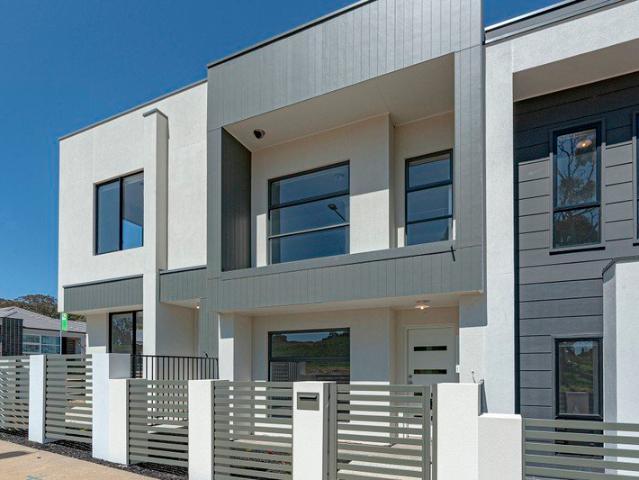 Stylish Townhouse with Modern Comforts