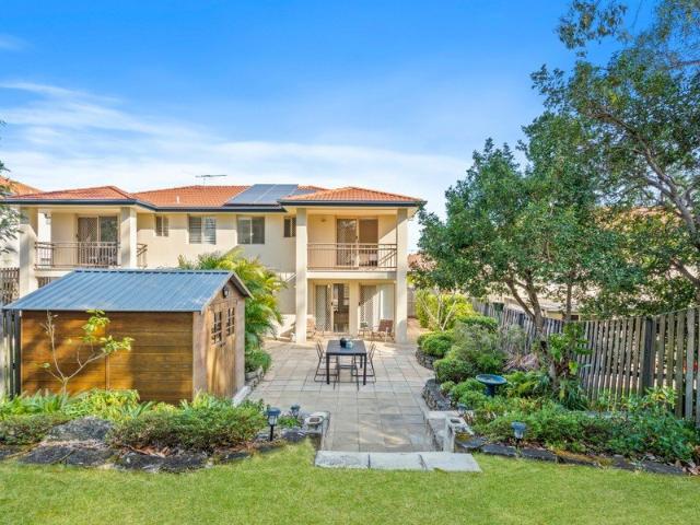 STYLISH TOWNHOUSE WITH BACKYARD OASIS