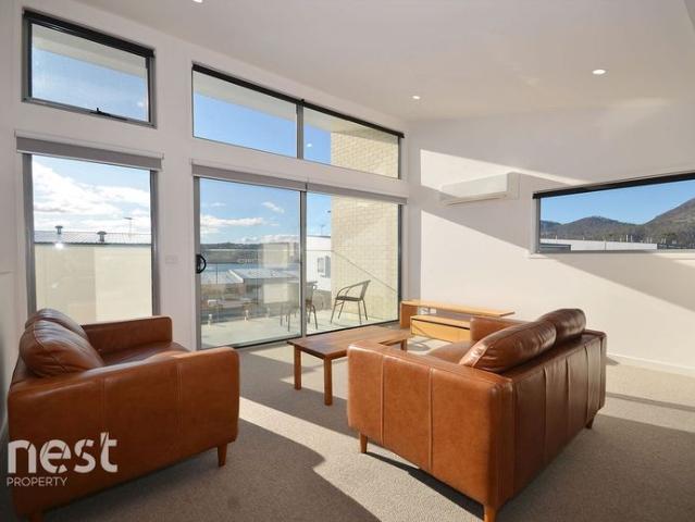 Stylish Townhouse With Beautiful Views