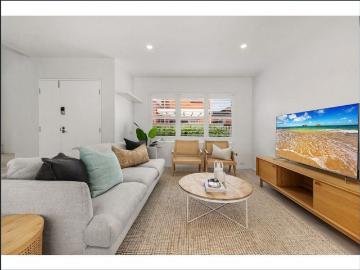 STYLISH TOWNHOUSE WITH COURTYARD, ENSUITE AND DUAL PARKING