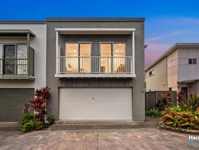 Stylish Townhouse with Exceptional Lifestyle Amenities