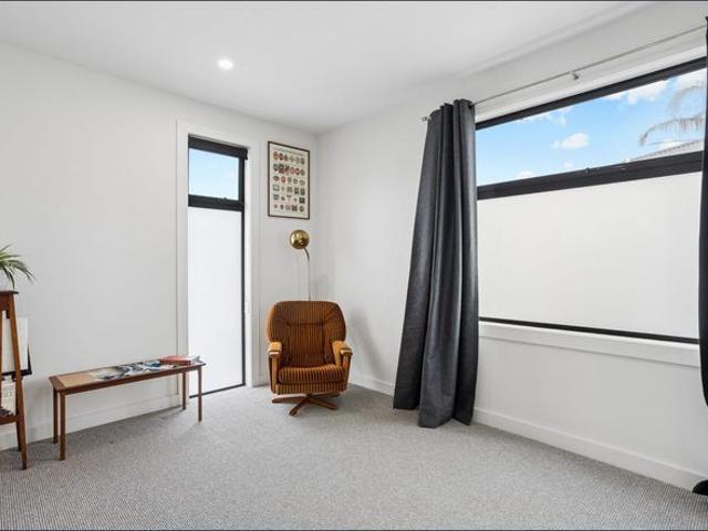 Stylish Townhouse with Hills Views & Exceptional Lifestyle