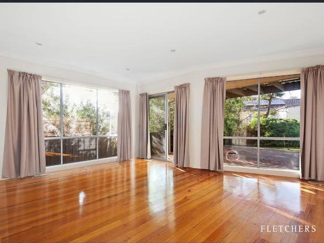 Stylish Townhouse with Spacious Open Plan Living