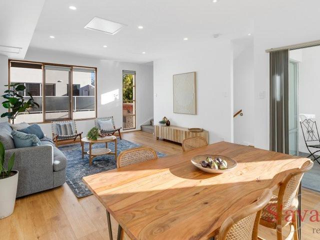 Stylish Townhouse with 2 Separate balconies
