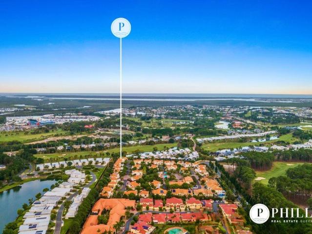 Stylish Townhouse Within Gated Estate In Hope Island