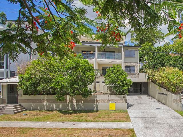 Stylish Townhouse Across the Park!