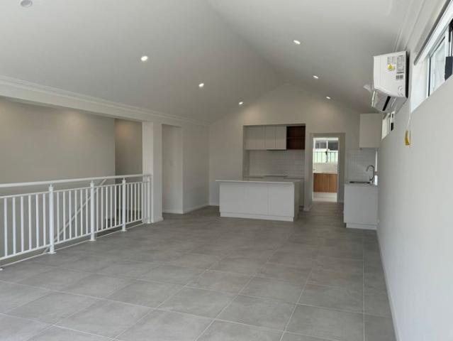 STYLISH TOWNHOUSE CLOSE TO THE BEACH