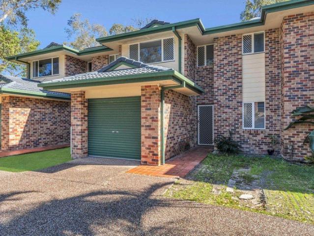 Stylish Townhouse in the Heart of Burleigh Heads