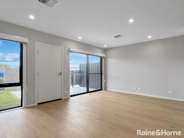 Stylish Townhouse in the Heart of Googong