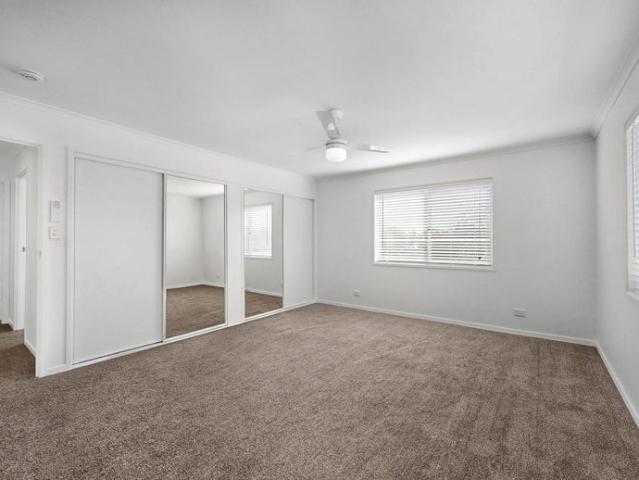 Stylish Townhouse in the Heart of Kawana!