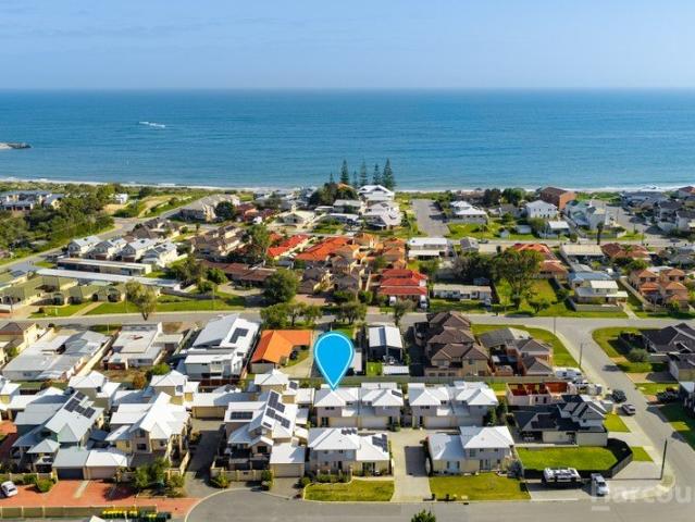 Stylish Townhouse in the Heart of Mandurah!
