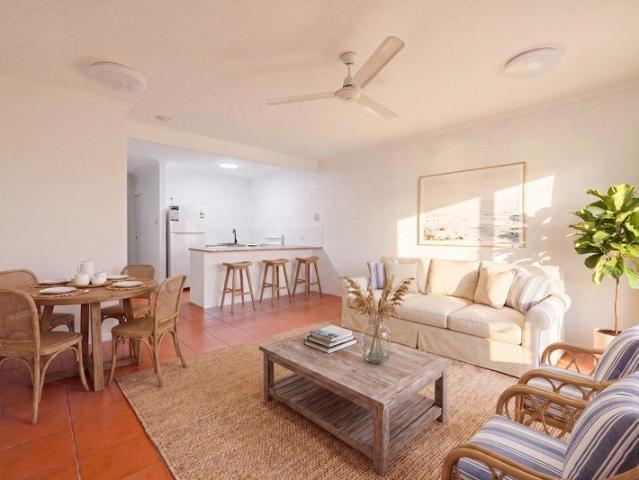 Stylish Townhouse in the Heart of Redlynch Village