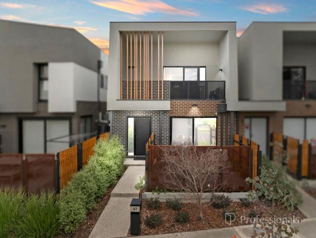 Stylish Townhouse in the Prestigious Alamanda School Zone Perfect for Families or Investors