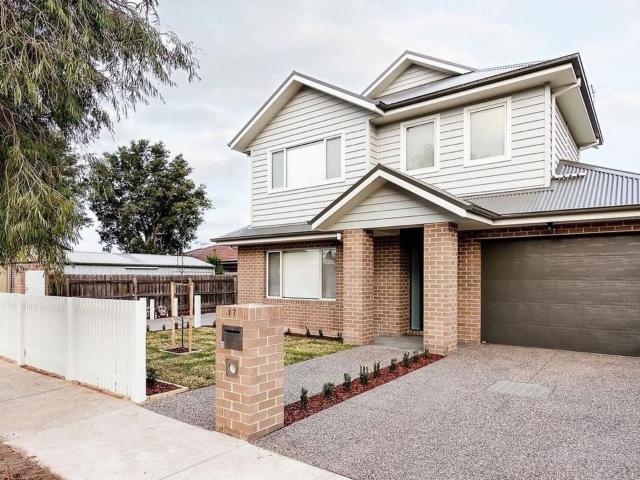 Stylish Townhouse in a Convenient Albion Location