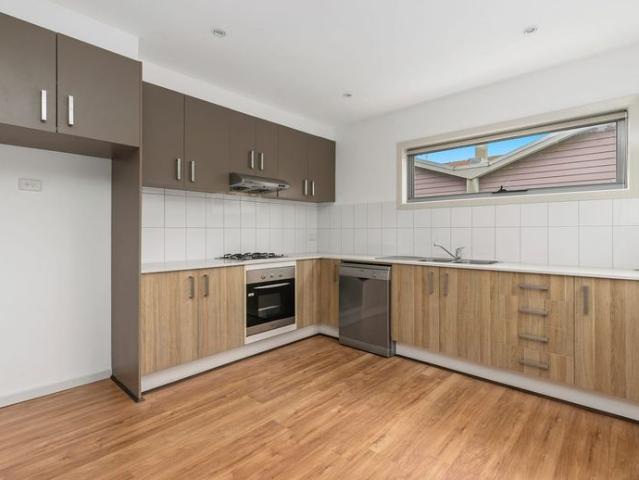Stylish Townhouse In A Perfect Location