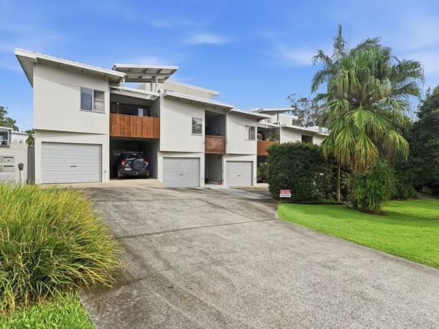 Stylish Townhouse in Jetty Location.