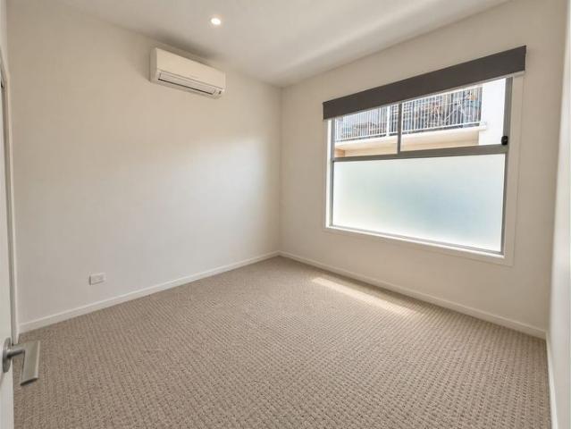 Stylish Townhouse In Perfect Location