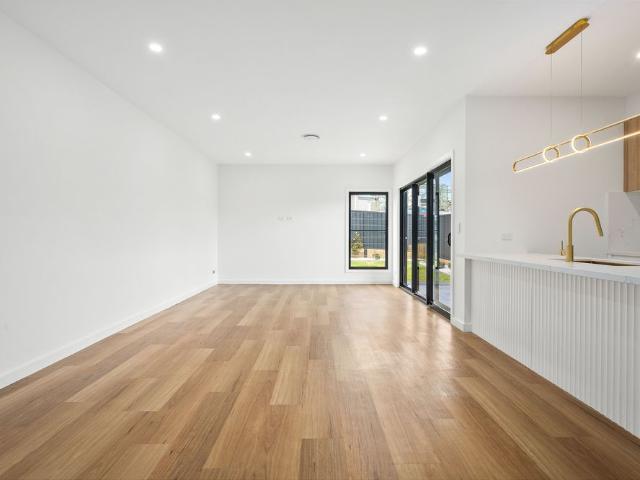 Stylish Townhouse in Prime Dunmore Location