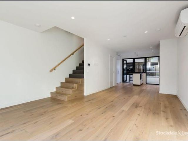 Stylish Townhouse in Prime Glen Iris Pocket