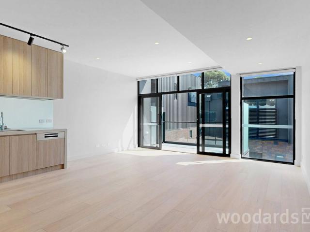 STYLISH TOWNHOUSE IN PRIME HEIDELBERG LOCATION
