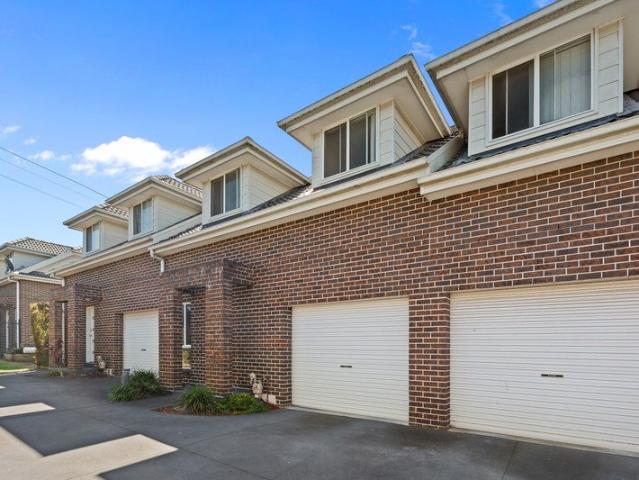 Low Strata Townhouse 900m From Train Station & Metro Line