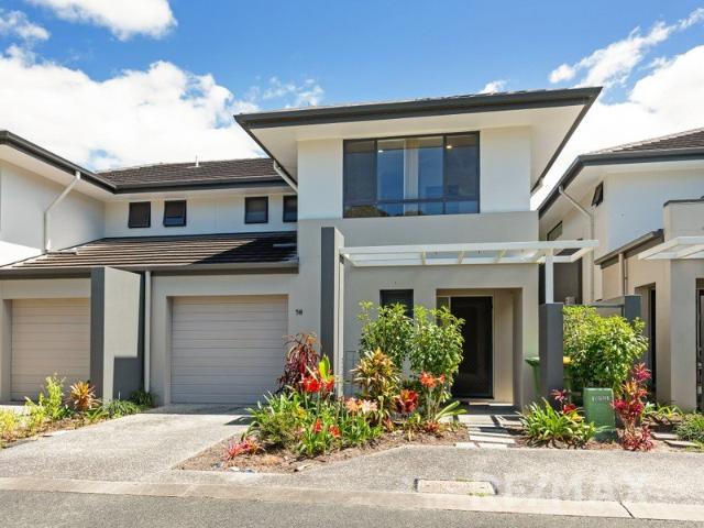STYLISH TOWNHOUSE IN PRIME LOCATION