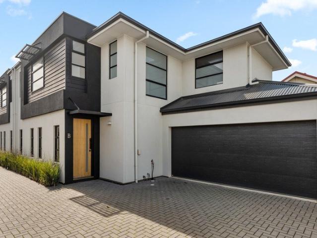 Stylish Townhouse in Prime location between the City and the Sea