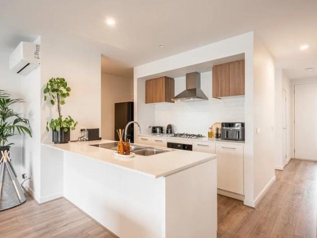 Stylish Townhouse in Prime Parkside Location