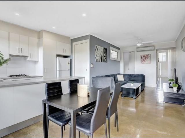 Stylish Townhouse in Super Convenient Location!