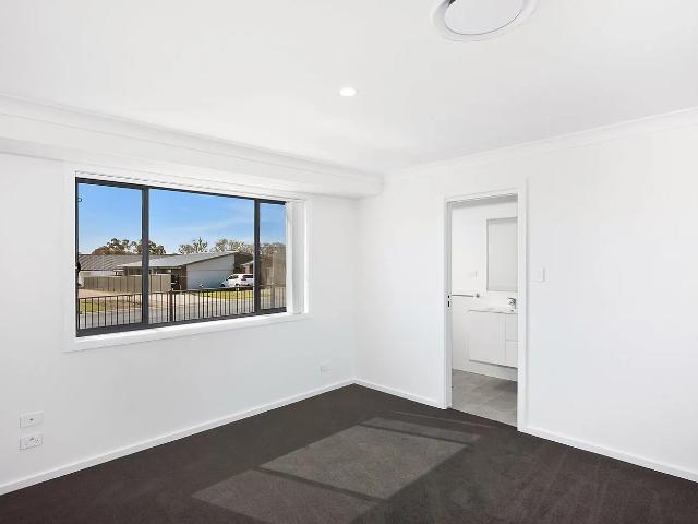 Stylish Townhouse Just Minutes from CBD