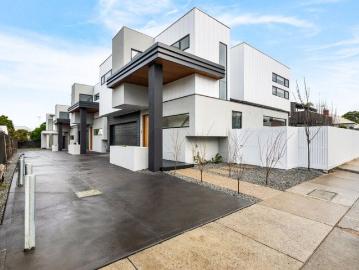 Geelong, Greater Geelong, Victoria - Parking