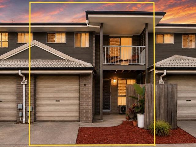 Stylish Townhouse Living & Convenience at Your Doorstep