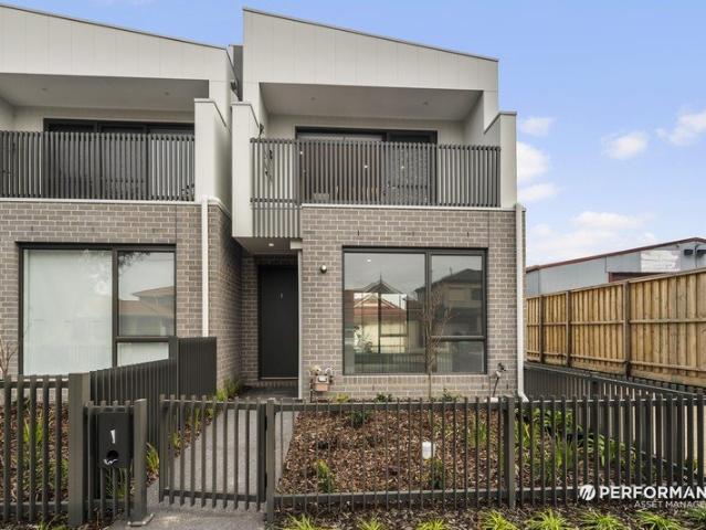 Stylish Townhouse Living in a Connected Inner West Setting