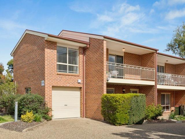 Stylish townhouse living in a peaceful complex