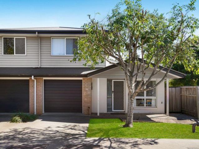 Stylish Townhouse Living in a Private Corner Position