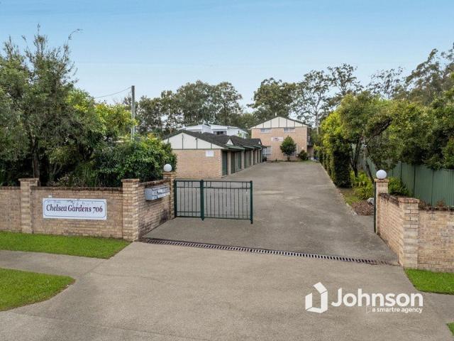 Stylish Townhouse Living in a Quiet Complex