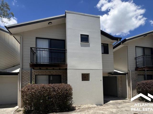 Stylish Townhouse Living in a Quiet Eagleby Complex